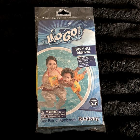 H2O Go! Inflatable Arm Bands Pineapple Kids Pool Summer NEW - Picture 1 of 4